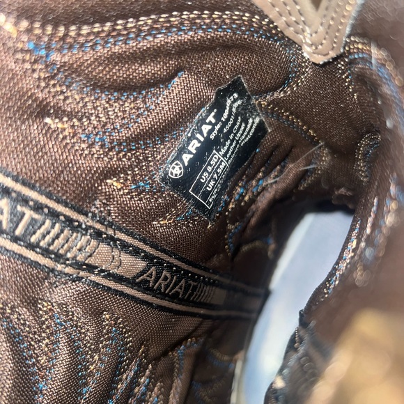 Ariat square toe boots - Picture 4 of 4